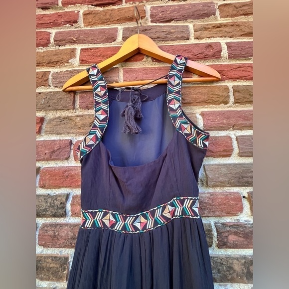 CUPCAKES AND CASHMERE Sleeveless Embroidery Navy Blue Long Maxi Dress Size 0 - Picture 4 of 8